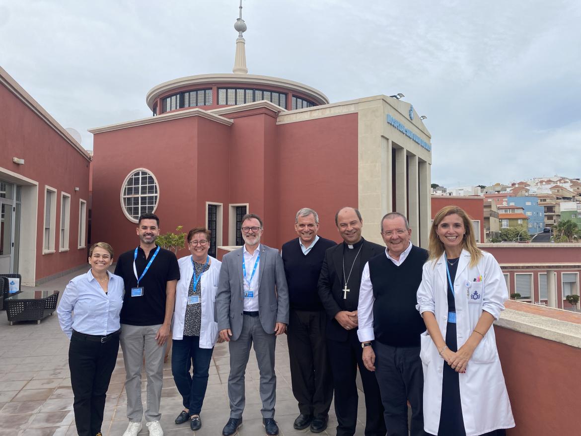 Momento de la visita del Obispo Eloy Alberto Santiago