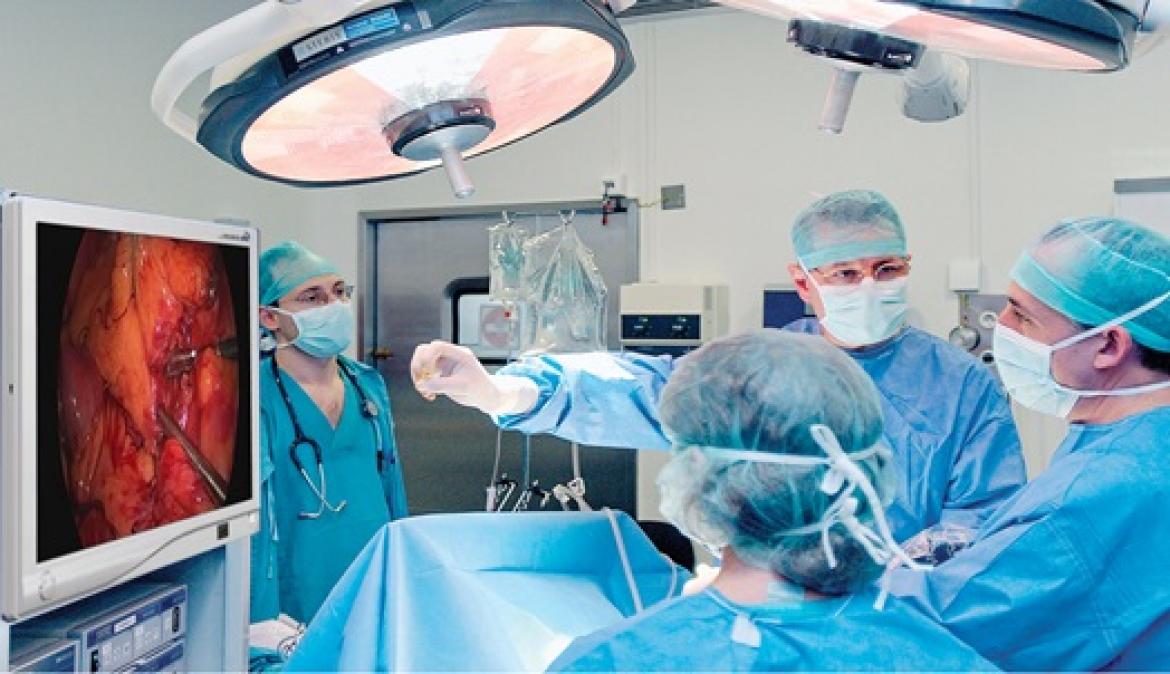 El Hospital San Juan de Dios organiza una jornada-taller sobre reparación de hernia inguinal por vía laparoscópica