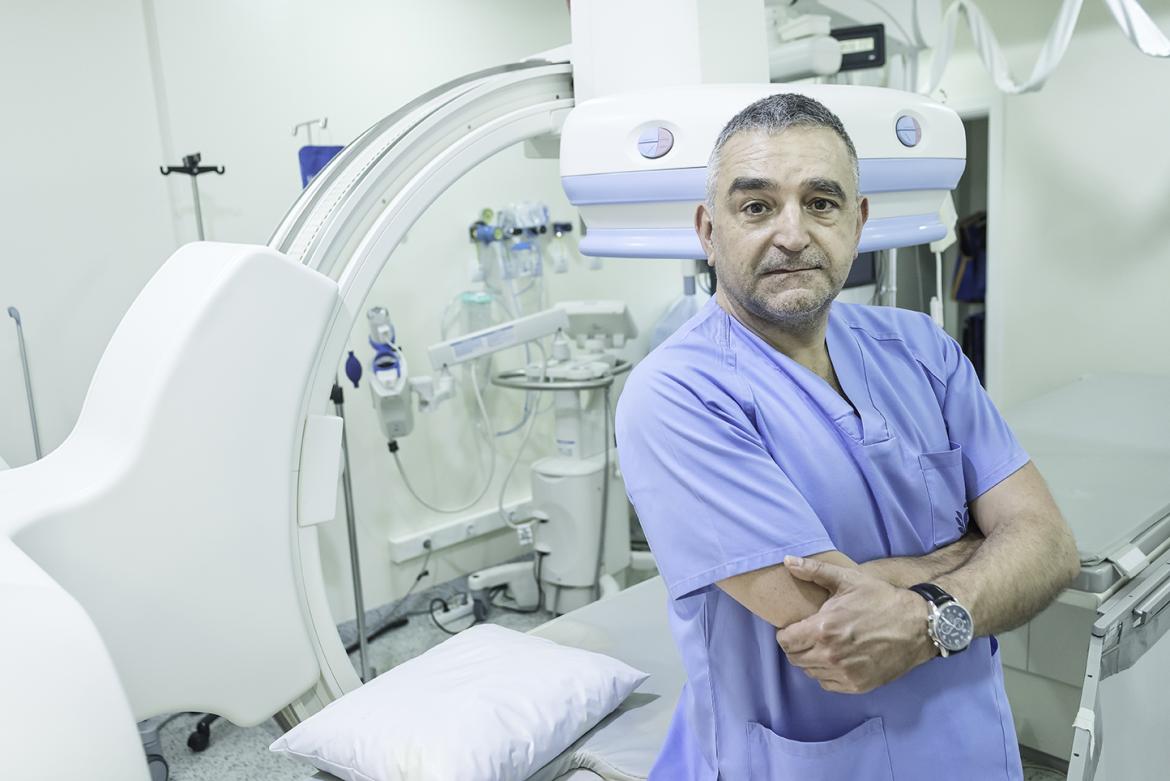 El Hospital San Juan de Dios realiza una técnica mínimamente invasiva para tratar el aneurisma de aorta abdominal