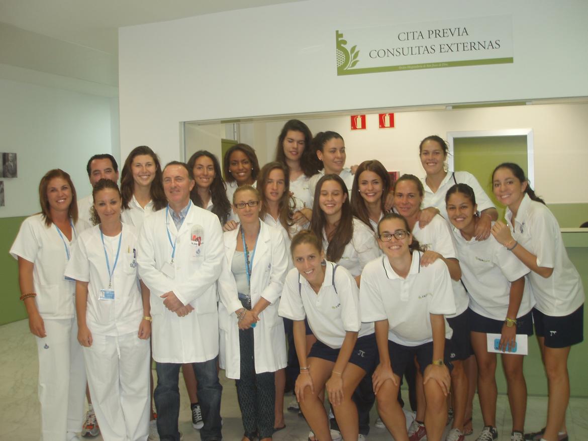El equipo de baloncesto femenino "CB Tenerife Isla Única" pasa los reconocimientos médicos en nuestro Centro