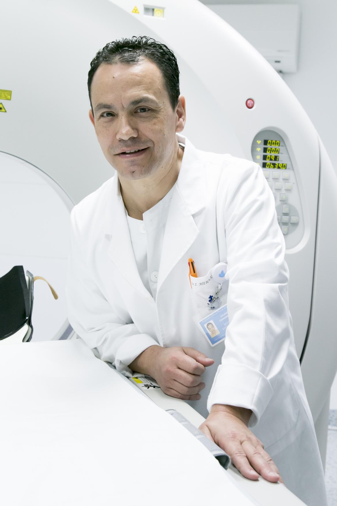 Entrevista a Julián Fernández, responsable del Servicio de radiología del hospital San Juan Dios de Tenerife